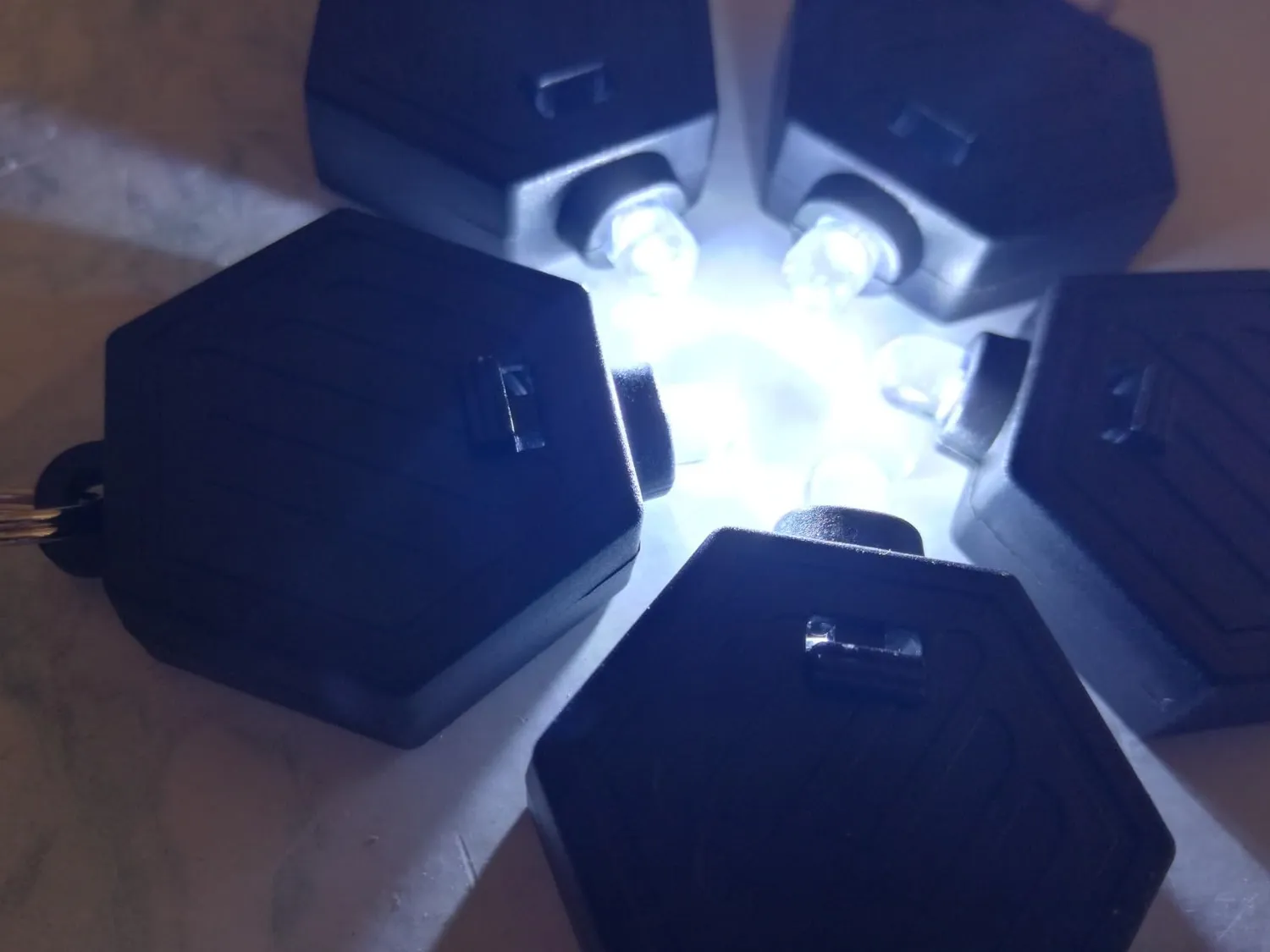 Pawfly torcia LED portachiavi 12 lumen colorata 5 pezzi